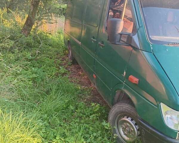 Зелений Мерседес Sprinter, об'ємом двигуна 0 л та пробігом 340 тис. км за 2950 $, фото 3 на Automoto.ua