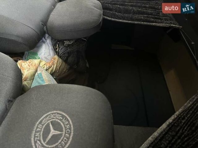 Зеленый Мерседес Sprinter, объемом двигателя 2.2 л и пробегом 600 тыс. км за 6000 $, фото 4 на Automoto.ua