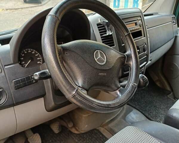 Зеленый Мерседес Sprinter, объемом двигателя 2.2 л и пробегом 287 тыс. км за 9700 $, фото 3 на Automoto.ua