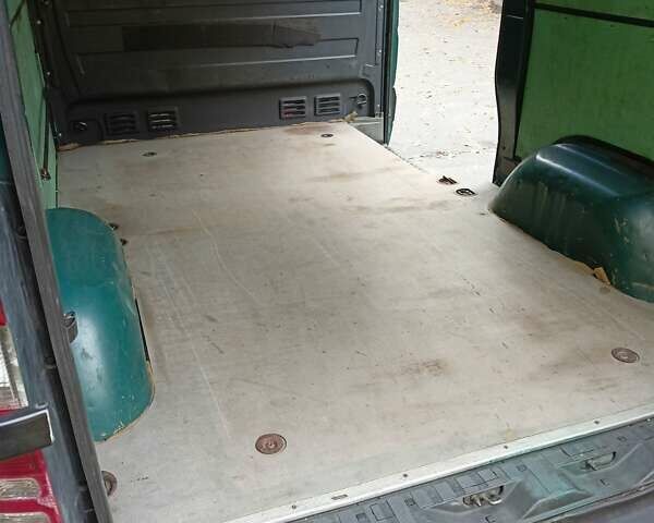 Зеленый Мерседес Sprinter, объемом двигателя 2.2 л и пробегом 287 тыс. км за 9700 $, фото 4 на Automoto.ua