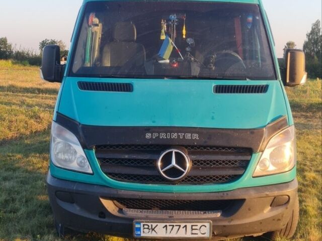 Зелений Мерседес Sprinter, об'ємом двигуна 2.1 л та пробігом 600 тис. км за 13700 $, фото 1 на Automoto.ua