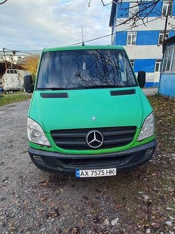 Зеленый Мерседес Sprinter, объемом двигателя 2.15 л и пробегом 320 тыс. км за 10500 $, фото 1 на Automoto.ua
