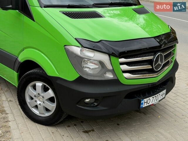 Зеленый Мерседес Sprinter, объемом двигателя 2.7 л и пробегом 329 тыс. км за 14300 $, фото 3 на Automoto.ua