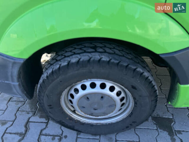 Зелений Мерседес Sprinter, об'ємом двигуна 2.14 л та пробігом 397 тис. км за 12300 $, фото 6 на Automoto.ua