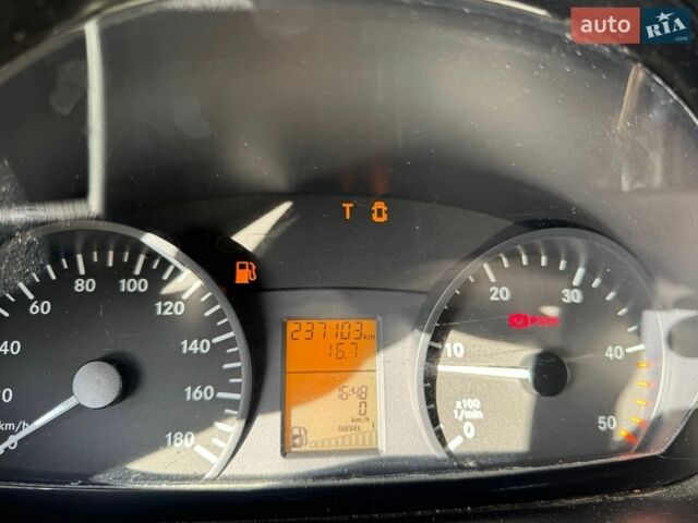 Зелений Мерседес Sprinter, об'ємом двигуна 2.14 л та пробігом 237 тис. км за 26700 $, фото 7 на Automoto.ua