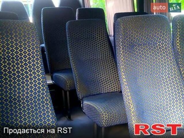 Зеленый Мерседес Sprinter, объемом двигателя 2.15 л и пробегом 350 тыс. км за 10500 $, фото 2 на Automoto.ua