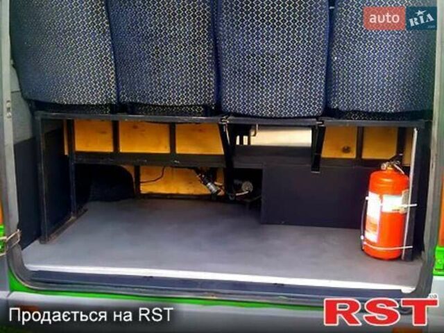 Зеленый Мерседес Sprinter, объемом двигателя 2.15 л и пробегом 350 тыс. км за 10500 $, фото 1 на Automoto.ua