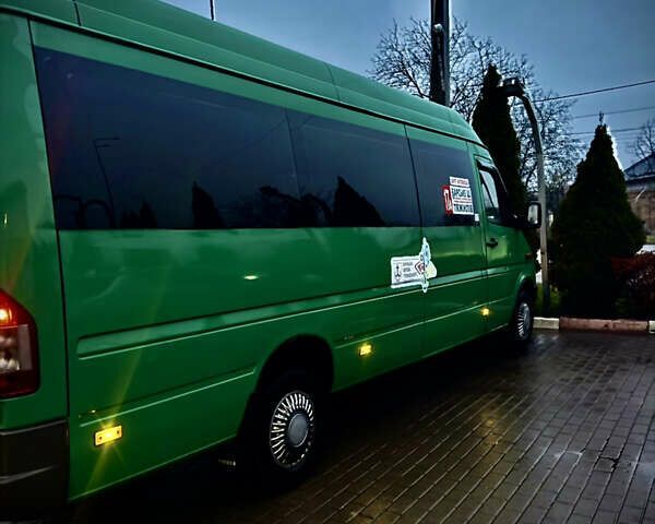 Зеленый Мерседес Sprinter, объемом двигателя 2.15 л и пробегом 578 тыс. км за 8999 $, фото 2 на Automoto.ua