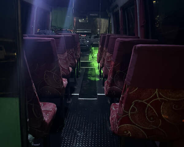 Зеленый Мерседес Sprinter, объемом двигателя 2.15 л и пробегом 578 тыс. км за 8999 $, фото 12 на Automoto.ua