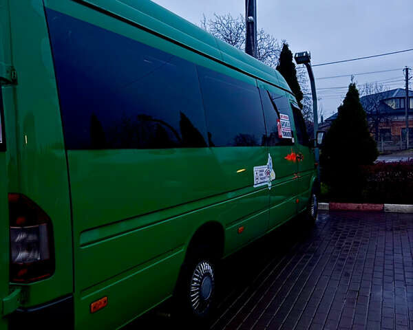 Зеленый Мерседес Sprinter, объемом двигателя 2.15 л и пробегом 578 тыс. км за 8999 $, фото 1 на Automoto.ua