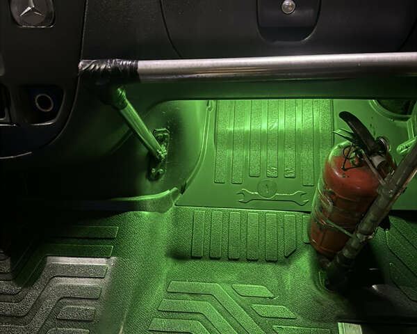 Зеленый Мерседес Sprinter, объемом двигателя 2.15 л и пробегом 578 тыс. км за 8999 $, фото 17 на Automoto.ua