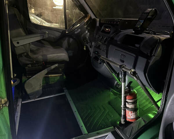 Зеленый Мерседес Sprinter, объемом двигателя 2.15 л и пробегом 578 тыс. км за 8999 $, фото 23 на Automoto.ua