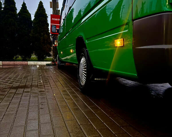 Зеленый Мерседес Sprinter, объемом двигателя 2.15 л и пробегом 578 тыс. км за 8999 $, фото 5 на Automoto.ua