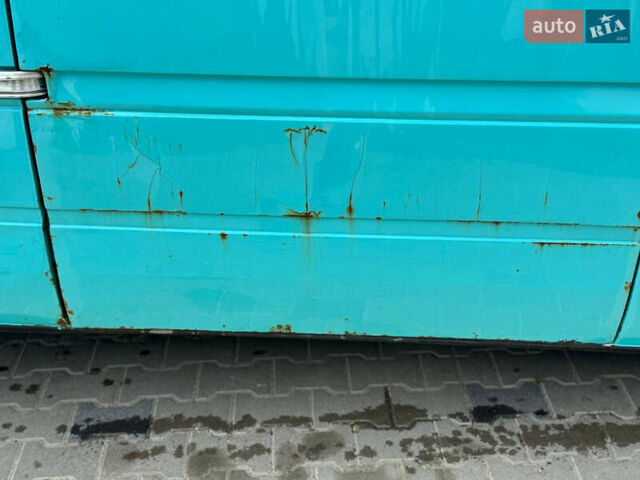 Зеленый Мерседес Sprinter, объемом двигателя 2.7 л и пробегом 550 тыс. км за 4300 $, фото 12 на Automoto.ua
