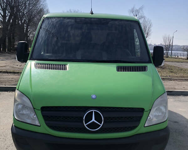 Зеленый Мерседес Sprinter, объемом двигателя 2.15 л и пробегом 430 тыс. км за 10200 $, фото 3 на Automoto.ua