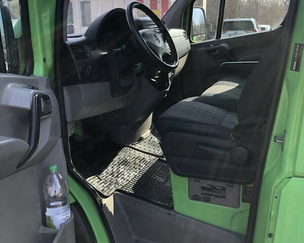 Зеленый Мерседес Sprinter, объемом двигателя 2.15 л и пробегом 430 тыс. км за 10200 $, фото 26 на Automoto.ua