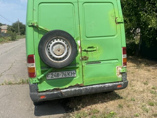 Зеленый Мерседес Sprinter, объемом двигателя 2.3 л и пробегом 800 тыс. км за 1200 $, фото 4 на Automoto.ua