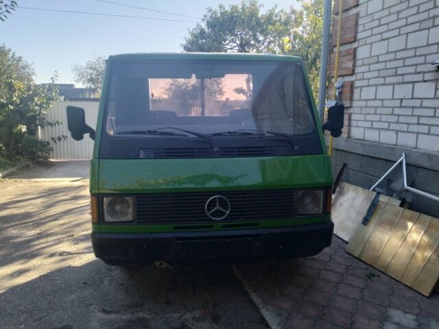 Зеленый Мерседес Sprinter, объемом двигателя 0 л и пробегом 300 тыс. км за 3200 $, фото 2 на Automoto.ua