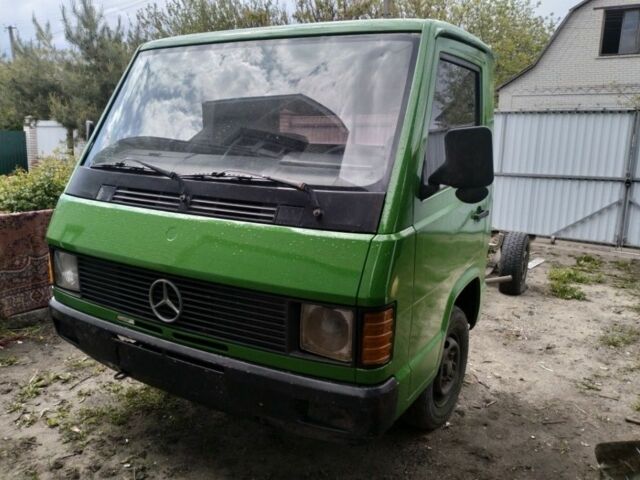 Зеленый Мерседес Sprinter, объемом двигателя 0 л и пробегом 300 тыс. км за 3200 $, фото 1 на Automoto.ua