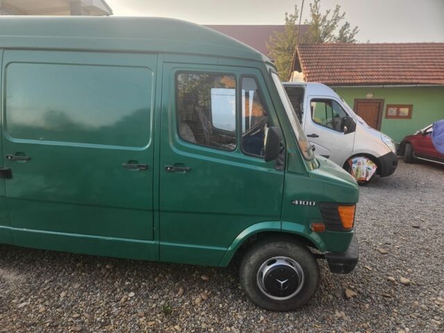 Зеленый Мерседес Sprinter, объемом двигателя 0 л и пробегом 4 тыс. км за 4000 $, фото 3 на Automoto.ua