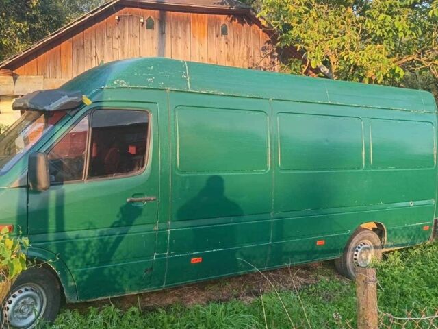 Зеленый Мерседес Sprinter, объемом двигателя 2 л и пробегом 340 тыс. км за 2950 $, фото 4 на Automoto.ua
