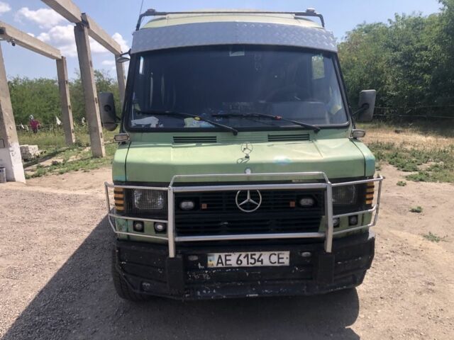 Зеленый Мерседес Sprinter, объемом двигателя 2.9 л и пробегом 714 тыс. км за 2500 $, фото 1 на Automoto.ua