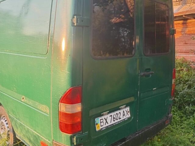 Зеленый Мерседес Sprinter, объемом двигателя 2 л и пробегом 340 тыс. км за 2950 $, фото 3 на Automoto.ua