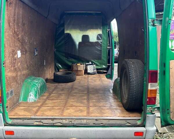 Зелений Мерседес Sprinter, об'ємом двигуна 2.3 л та пробігом 535 тис. км за 4000 $, фото 3 на Automoto.ua
