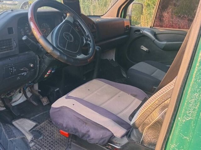 Зеленый Мерседес Sprinter, объемом двигателя 2 л и пробегом 340 тыс. км за 2950 $, фото 7 на Automoto.ua