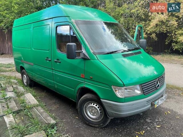 Зелений Мерседес Sprinter, об'ємом двигуна 2.3 л та пробігом 535 тис. км за 4000 $, фото 4 на Automoto.ua