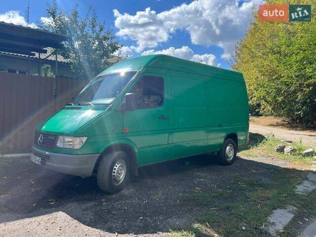 Зелений Мерседес Sprinter, об'ємом двигуна 2.3 л та пробігом 535 тис. км за 4000 $, фото 1 на Automoto.ua