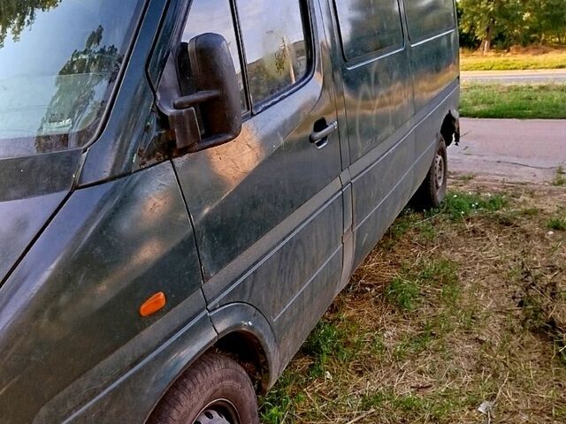 Зеленый Мерседес Sprinter, объемом двигателя 2.3 л и пробегом 390 тыс. км за 1700 $, фото 9 на Automoto.ua