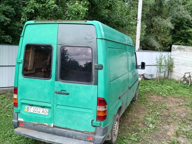 Зеленый Мерседес Sprinter, объемом двигателя 2 л и пробегом 650 тыс. км за 3000 $, фото 2 на Automoto.ua