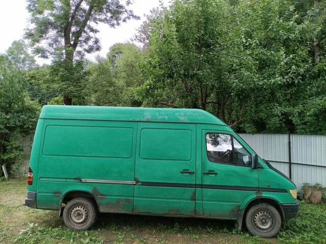 Зеленый Мерседес Sprinter, объемом двигателя 2 л и пробегом 650 тыс. км за 3000 $, фото 1 на Automoto.ua