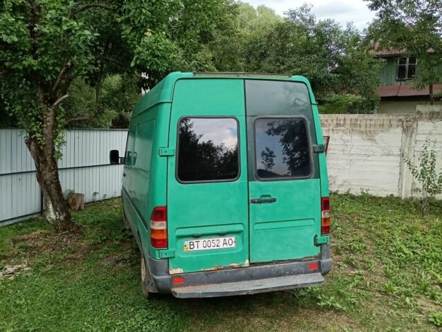Зеленый Мерседес Sprinter, объемом двигателя 2 л и пробегом 650 тыс. км за 3000 $, фото 3 на Automoto.ua