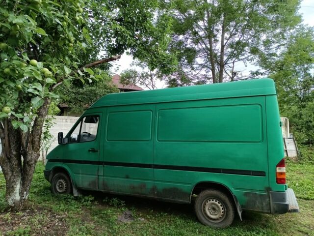 Зеленый Мерседес Sprinter, объемом двигателя 2 л и пробегом 650 тыс. км за 3000 $, фото 4 на Automoto.ua