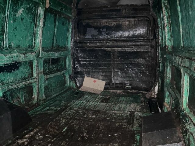 Зелений Мерседес Sprinter, об'ємом двигуна 2.3 л та пробігом 200 тис. км за 3100 $, фото 3 на Automoto.ua