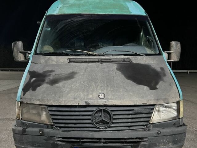 Зелений Мерседес Sprinter, об'ємом двигуна 2.3 л та пробігом 200 тис. км за 3100 $, фото 1 на Automoto.ua