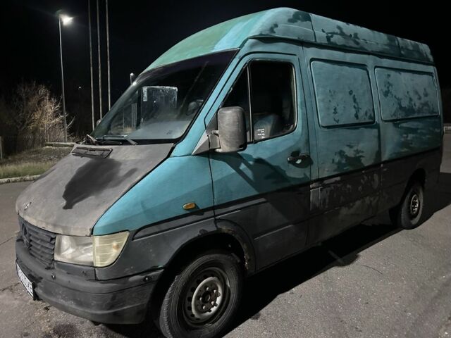 Зелений Мерседес Sprinter, об'ємом двигуна 2.3 л та пробігом 200 тис. км за 3100 $, фото 2 на Automoto.ua