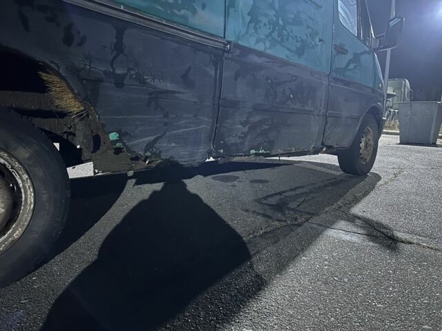 Зелений Мерседес Sprinter, об'ємом двигуна 2.3 л та пробігом 200 тис. км за 3100 $, фото 5 на Automoto.ua