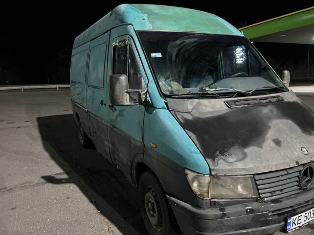 Зелений Мерседес Sprinter, об'ємом двигуна 2.3 л та пробігом 200 тис. км за 3100 $, фото 4 на Automoto.ua