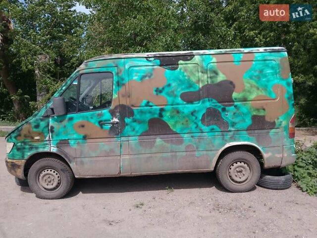 Зеленый Мерседес Sprinter, объемом двигателя 0 л и пробегом 300 тыс. км за 1500 $, фото 3 на Automoto.ua