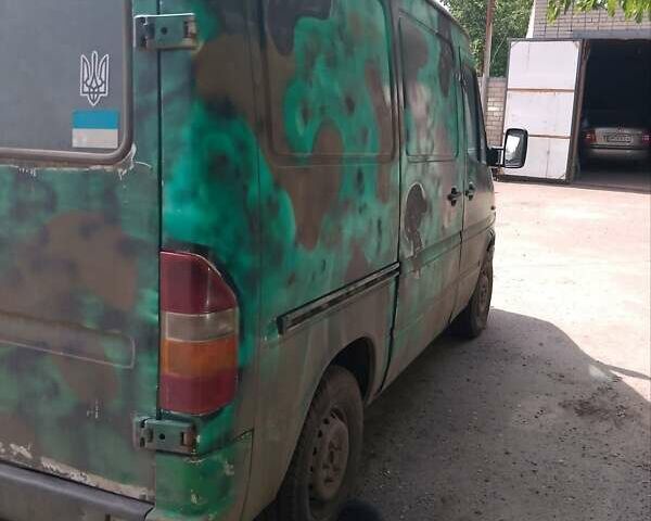 Зеленый Мерседес Sprinter, объемом двигателя 0 л и пробегом 300 тыс. км за 1500 $, фото 4 на Automoto.ua