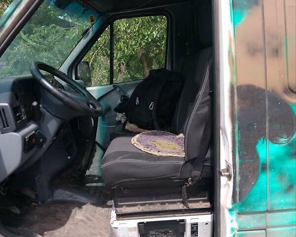 Зеленый Мерседес Sprinter, объемом двигателя 0 л и пробегом 300 тыс. км за 1500 $, фото 7 на Automoto.ua