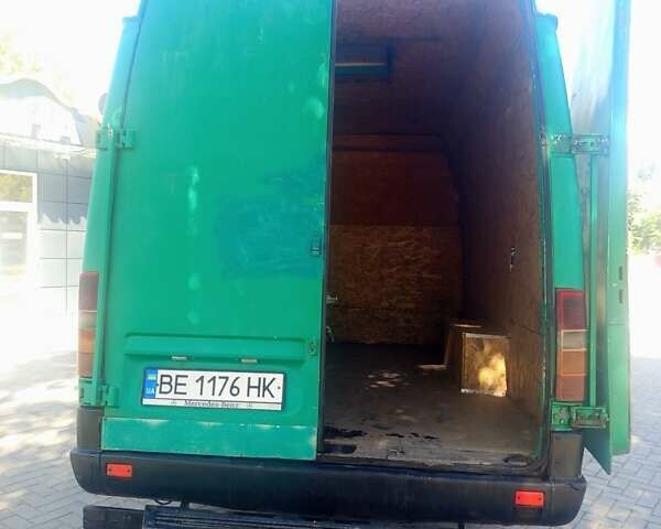 Зеленый Мерседес Sprinter, объемом двигателя 2.9 л и пробегом 200 тыс. км за 5000 $, фото 4 на Automoto.ua