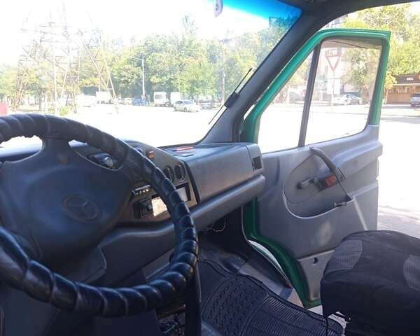 Зеленый Мерседес Sprinter, объемом двигателя 2.9 л и пробегом 200 тыс. км за 5000 $, фото 2 на Automoto.ua