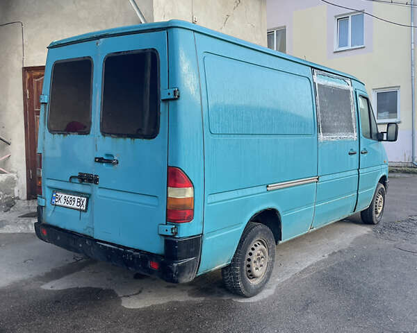Зеленый Мерседес Sprinter, объемом двигателя 2.9 л и пробегом 500 тыс. км за 6300 $, фото 3 на Automoto.ua