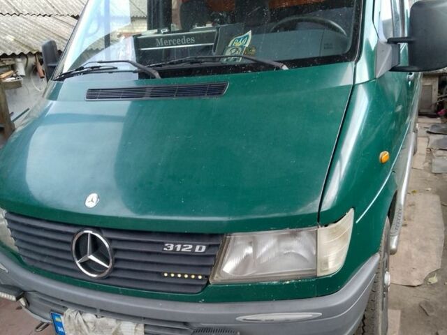 Зеленый Мерседес Sprinter, объемом двигателя 2.9 л и пробегом 387 тыс. км за 7700 $, фото 2 на Automoto.ua