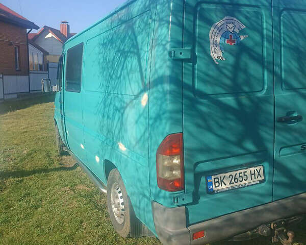 Зеленый Мерседес Sprinter, объемом двигателя 2.69 л и пробегом 770 тыс. км за 8321 $, фото 2 на Automoto.ua