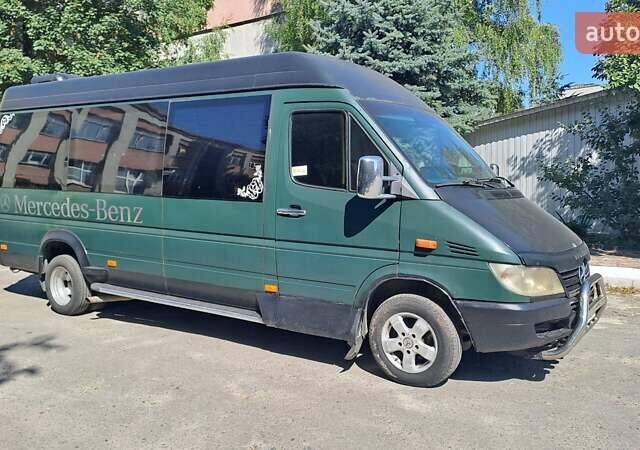Зеленый Мерседес Sprinter, объемом двигателя 2.15 л и пробегом 701 тыс. км за 10000 $, фото 3 на Automoto.ua